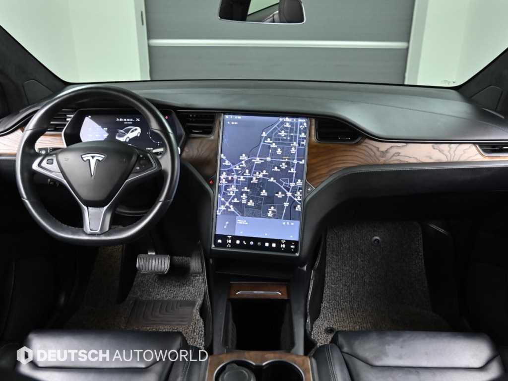 Tesla Model X — photo 07