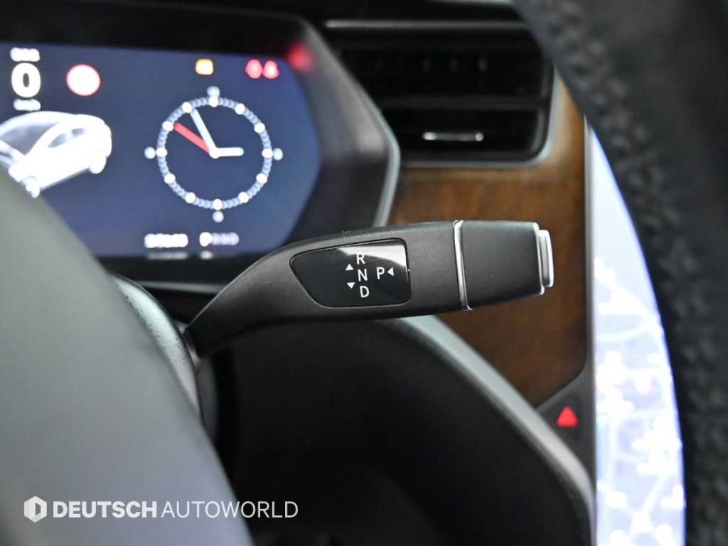 Tesla Model X — photo 09