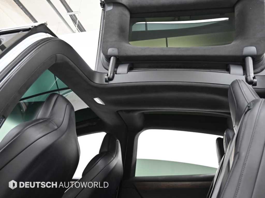 Tesla Model X — photo 18