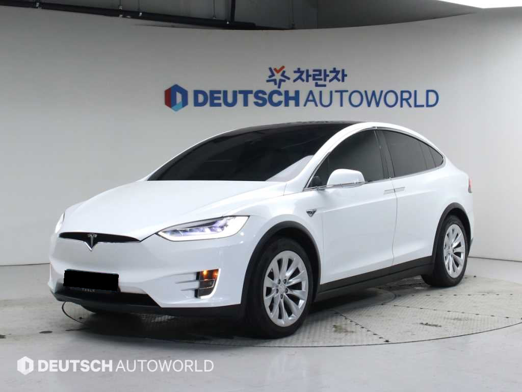 Tesla Model X — photo 20