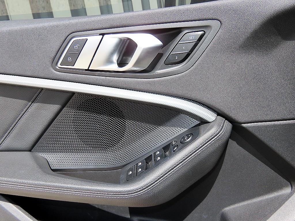 BMW 1-Series — photo 11