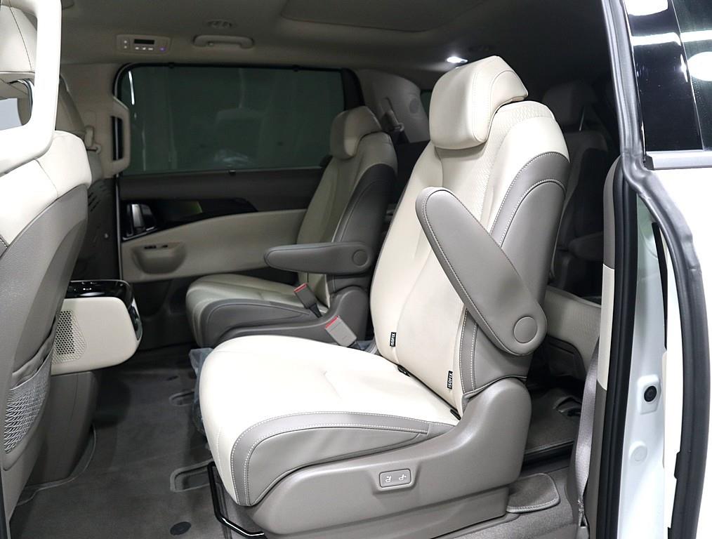 Kia Carnival — photo 10
