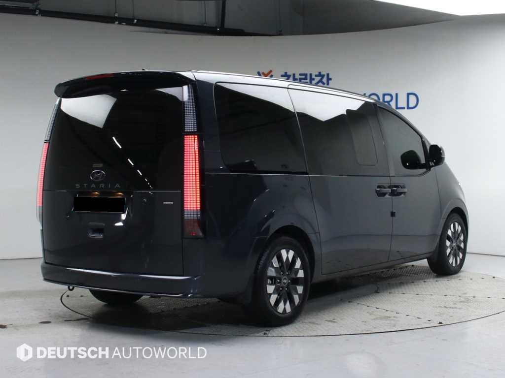 Hyundai Staria — photo 02