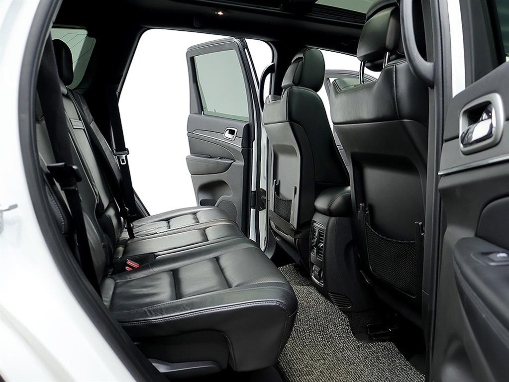 Jeep Cherokee — photo 12