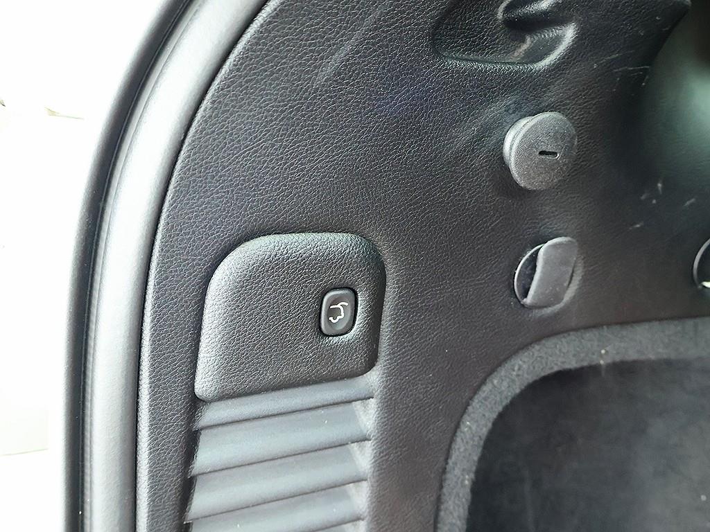 Jeep Cherokee — photo 15