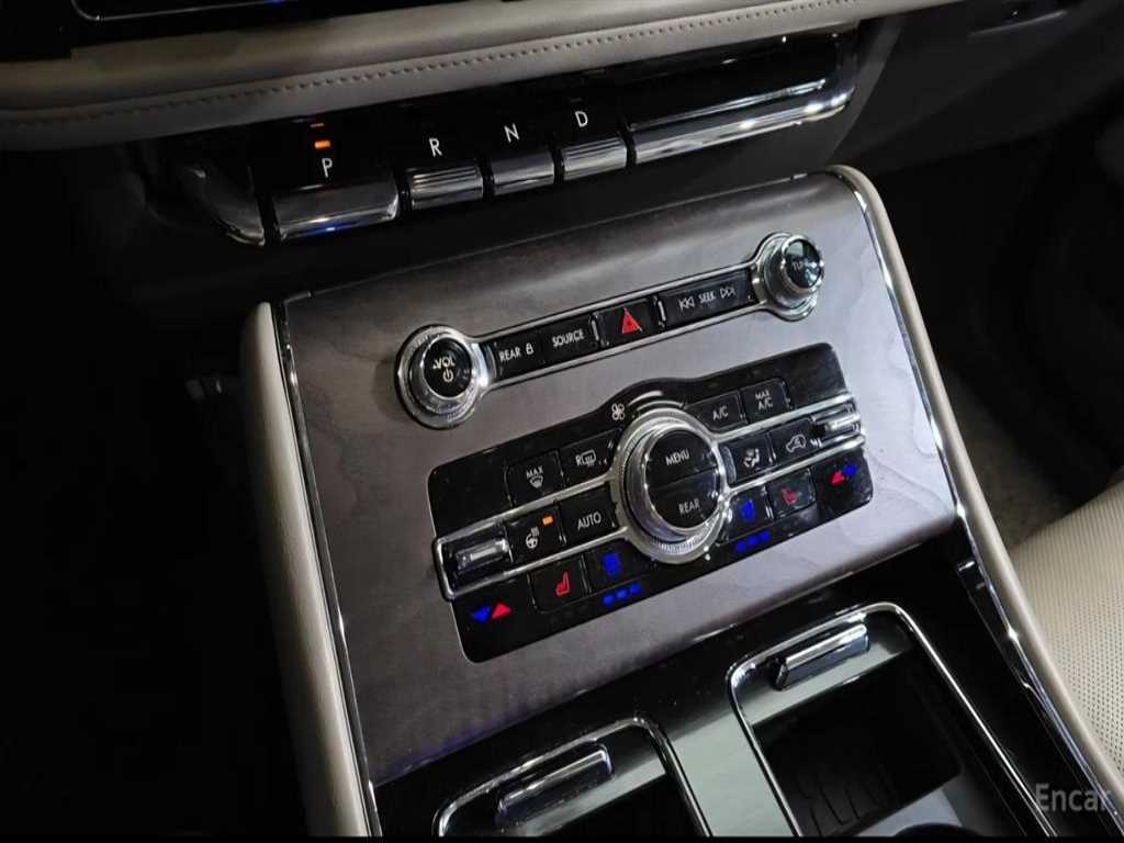 Lincoln Aviator — photo 12