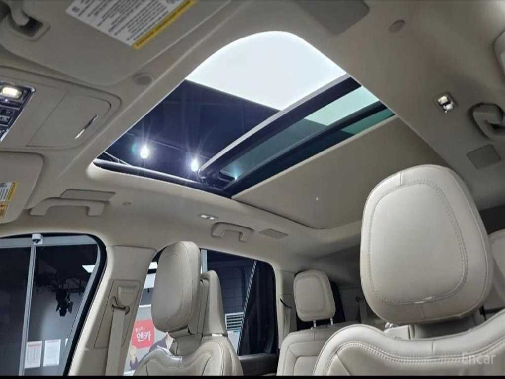 Lincoln Aviator — photo 18
