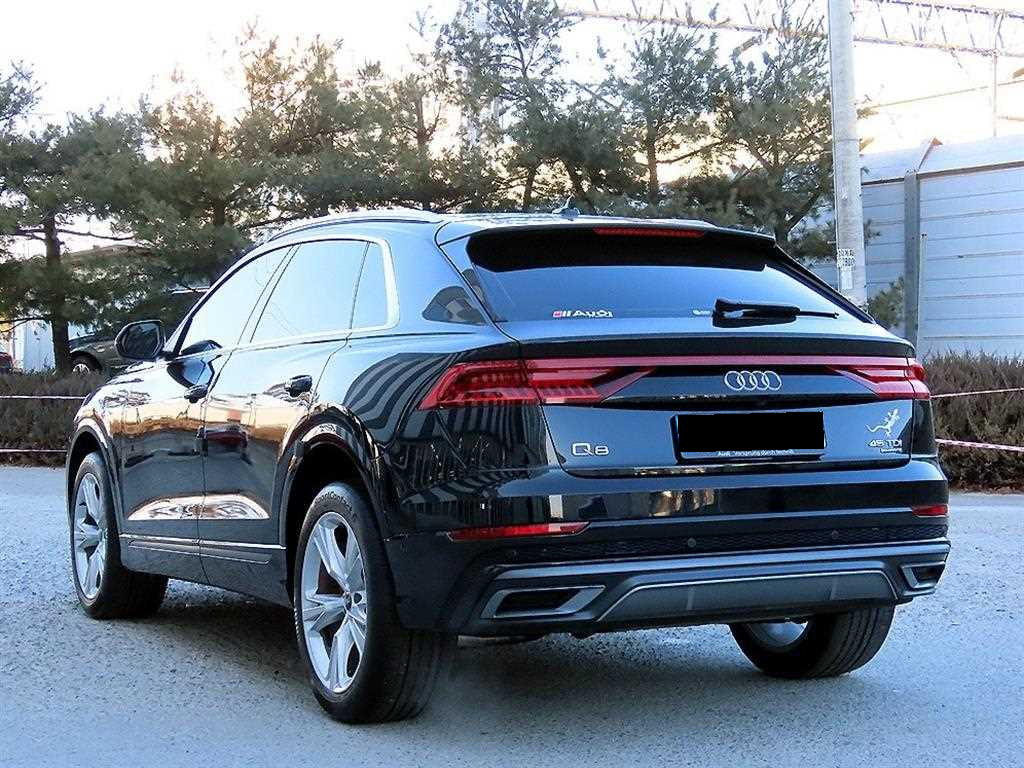 Audi Q8 — photo 03