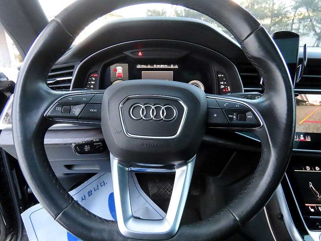 Audi Q8 — photo 08