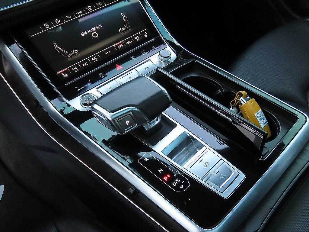 Audi Q8 — photo 11