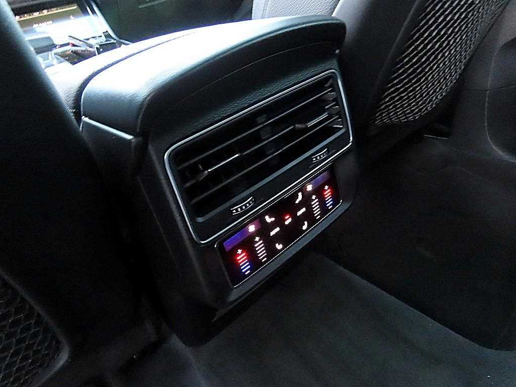Audi Q8 — photo 15