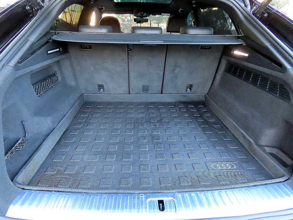 Audi Q8 — photo 17