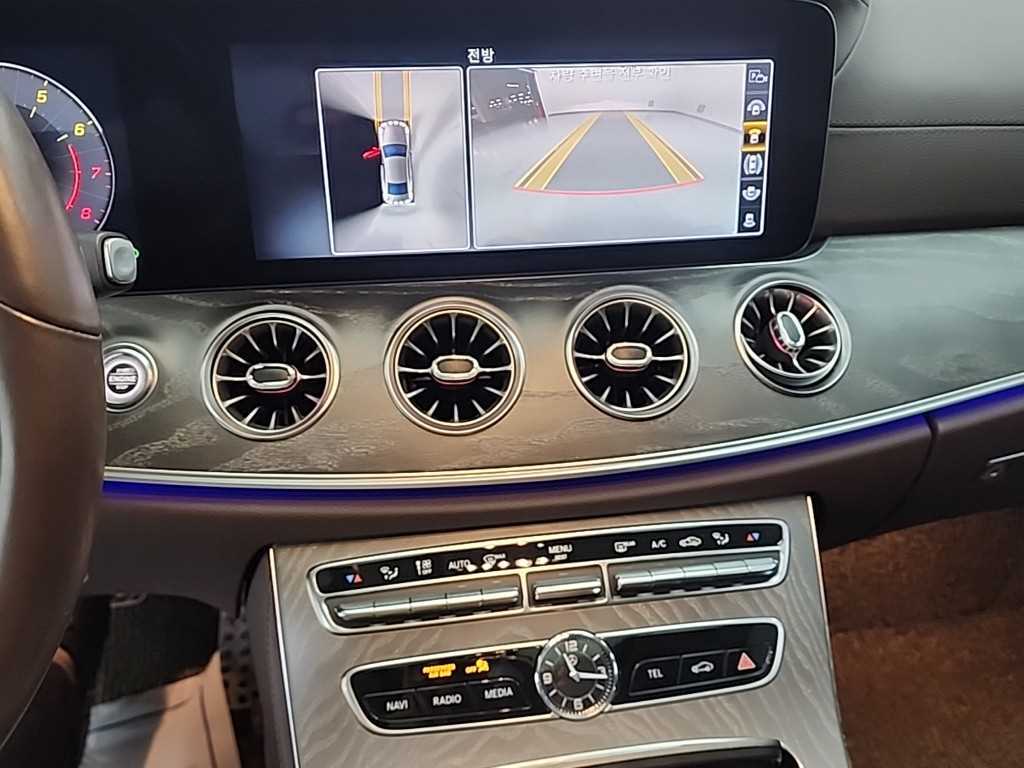 Mercedes-Benz CLS-Class — photo 10