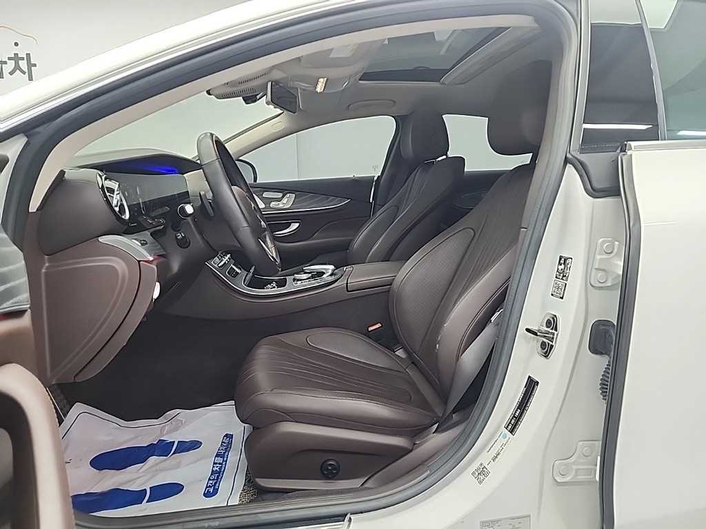 Mercedes-Benz CLS-Class — photo 11