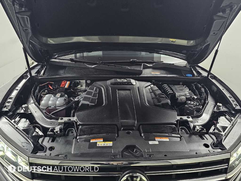 Volkswagen Touareg — photo 06