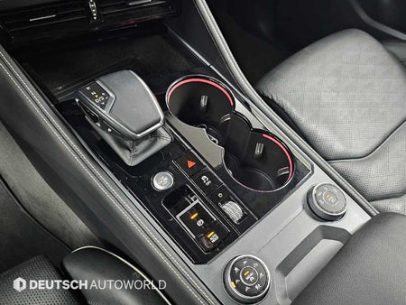 Volkswagen Touareg — photo 09