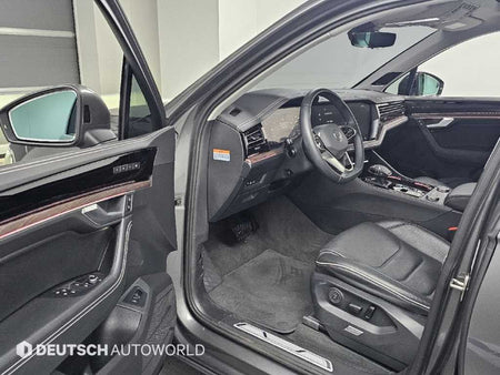 Volkswagen Touareg — photo 11