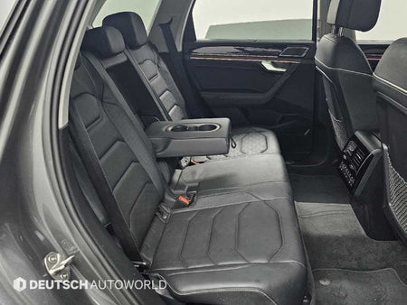 Volkswagen Touareg — photo 12
