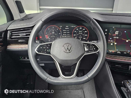 Volkswagen Touareg — photo 13