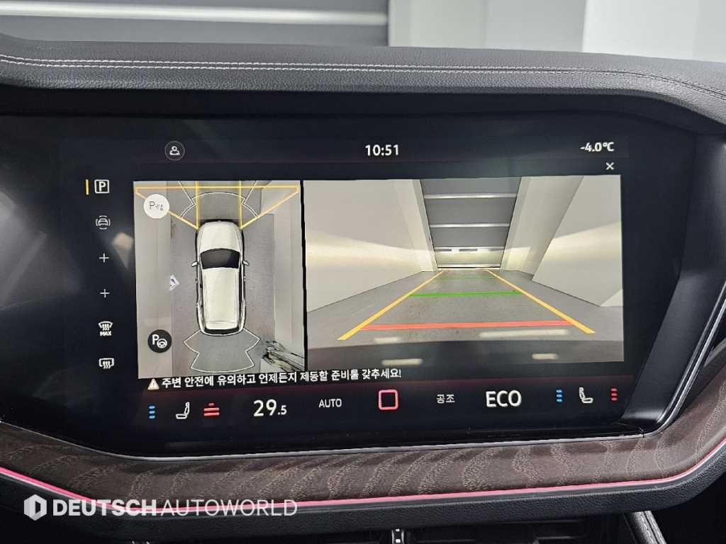 Volkswagen Touareg — photo 15