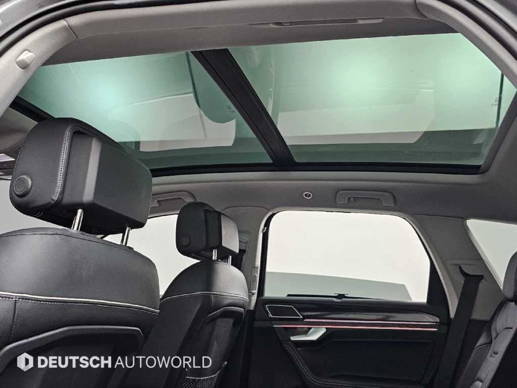 Volkswagen Touareg — photo 19