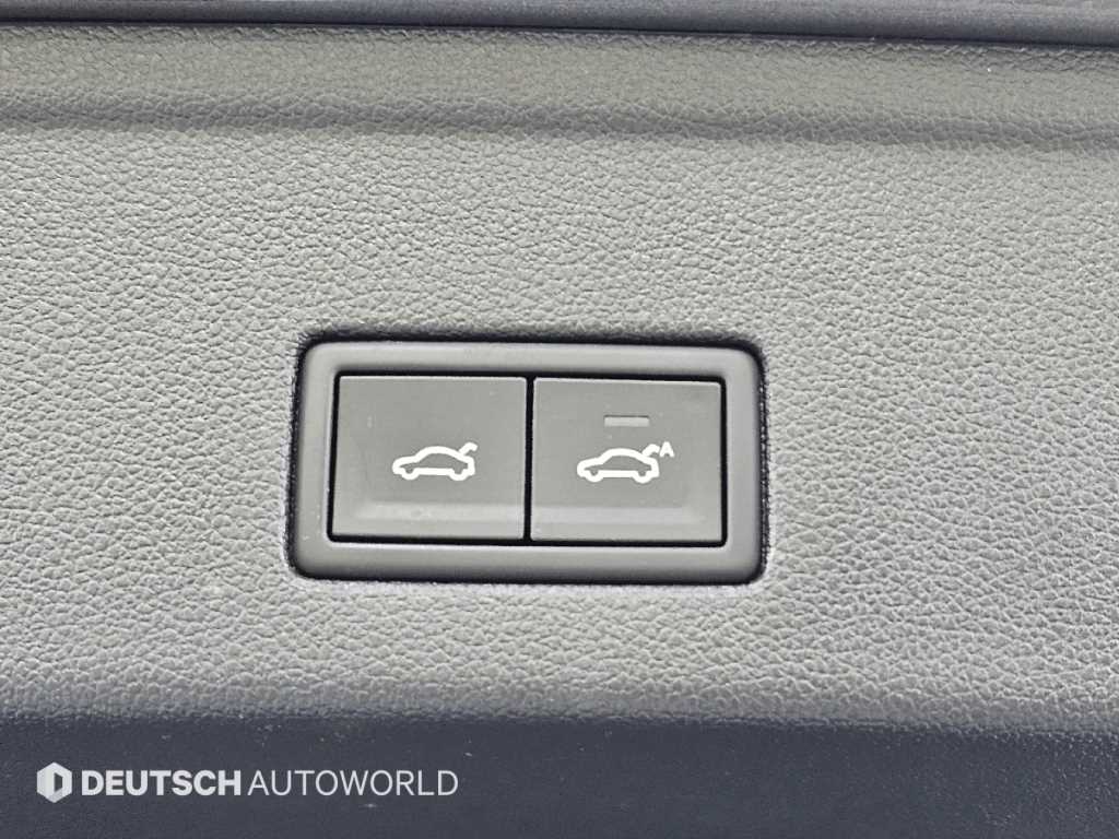 Volkswagen Touareg — photo 20