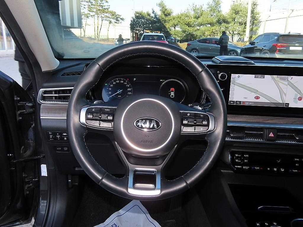 Kia K5 — photo 08