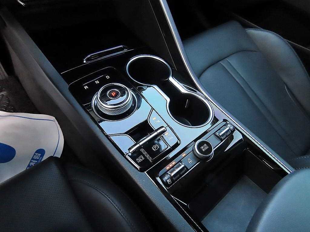 Kia K5 — photo 10
