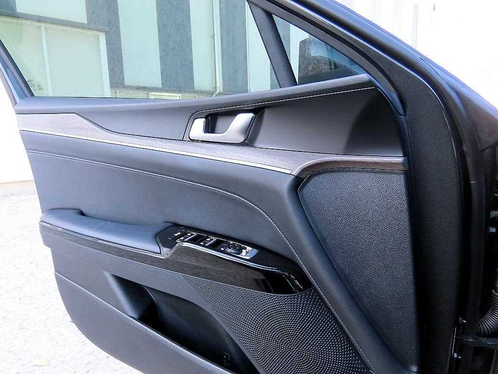 Kia K5 — photo 11