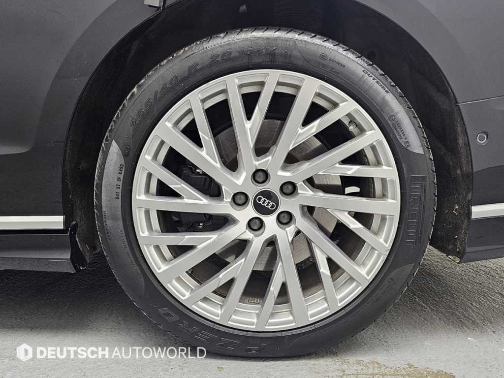 Audi A8 — photo 05
