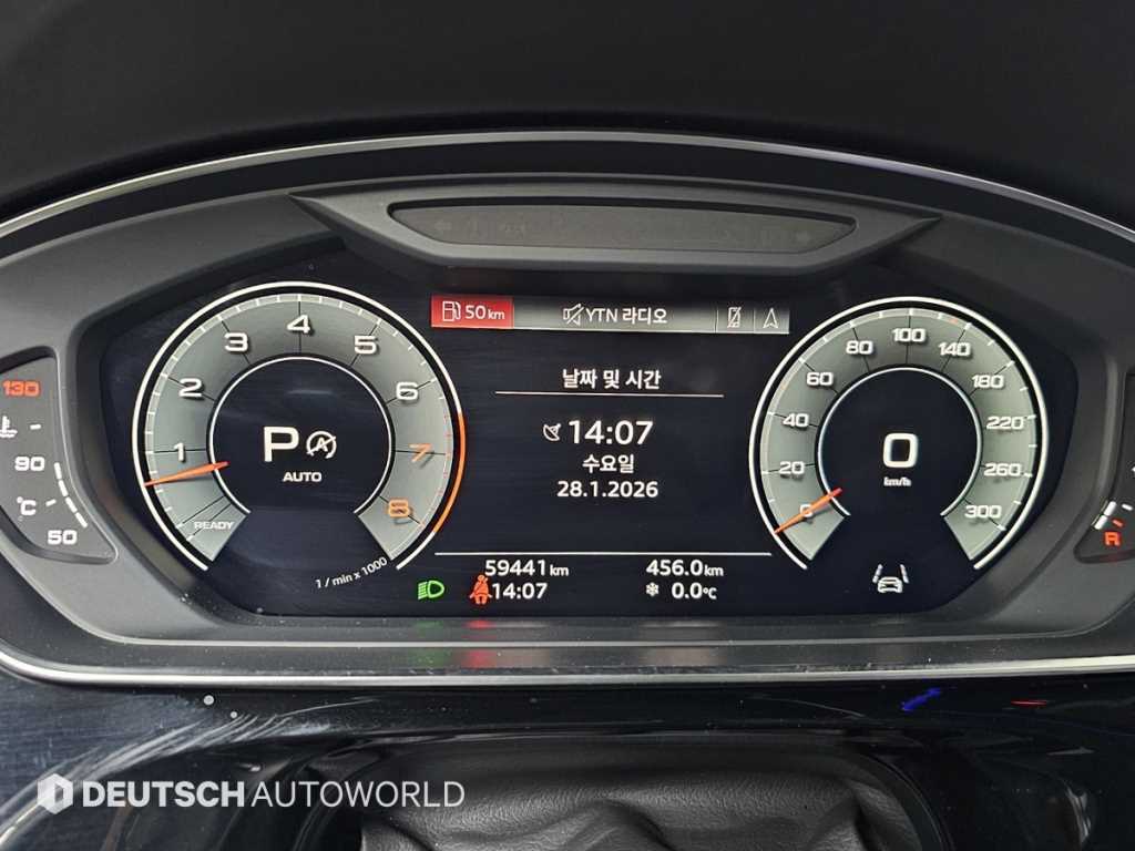 Audi A8 — photo 08