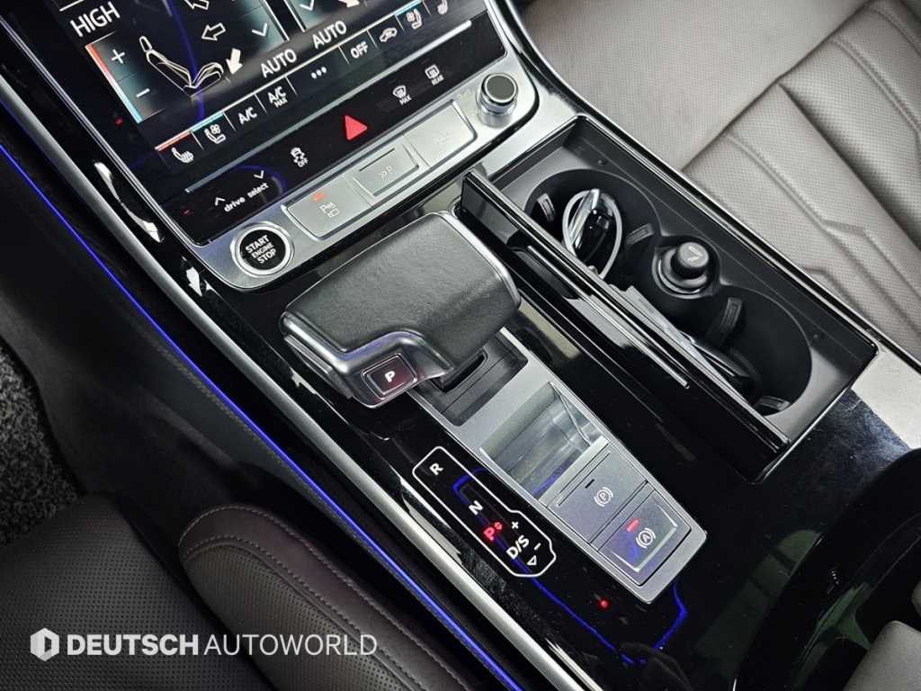Audi A8 — photo 09