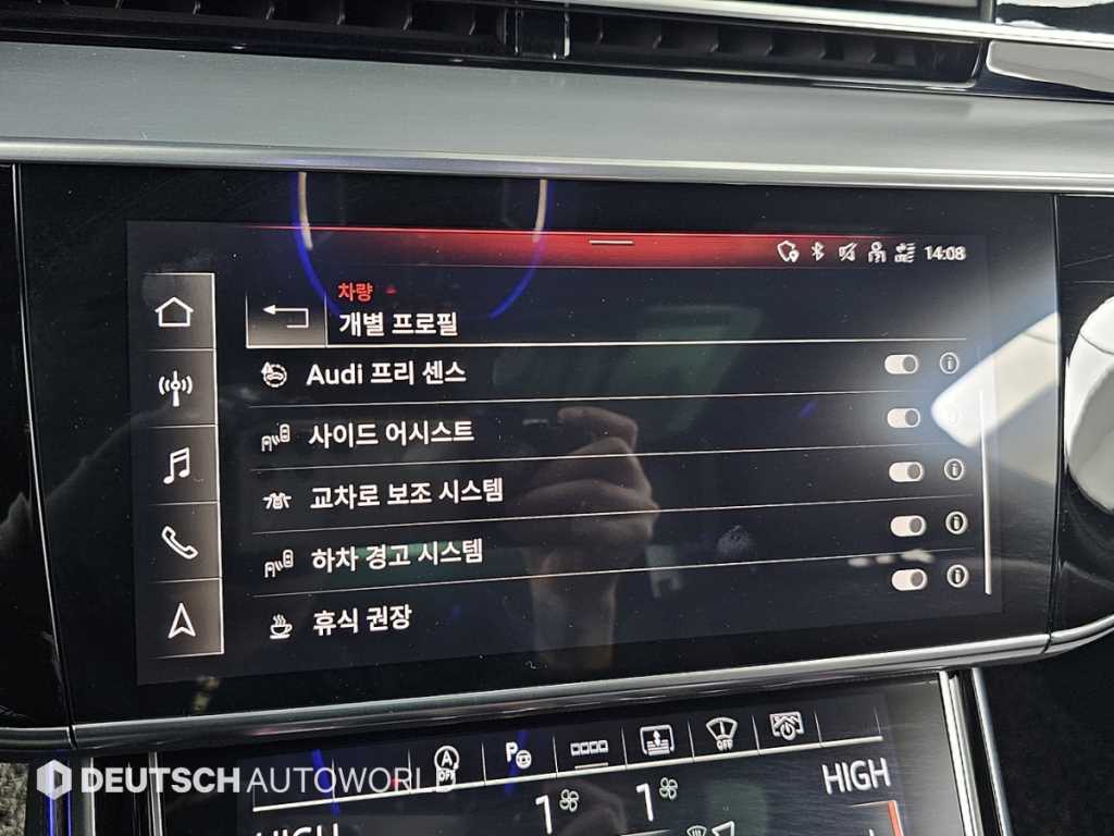 Audi A8 — photo 17