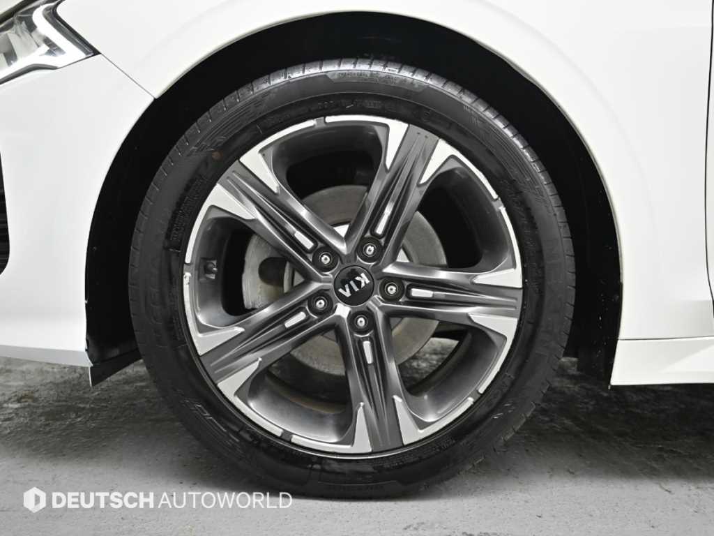 Kia K5 — photo 05