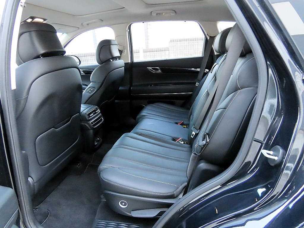Genesis GV80 — photo 06