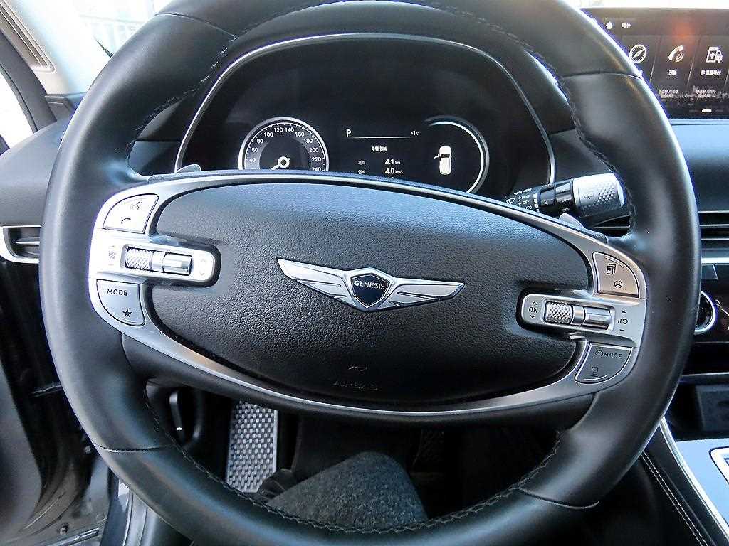 Genesis GV80 — photo 08