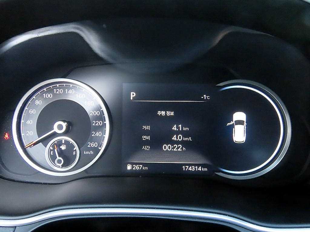 Genesis GV80 — photo 09