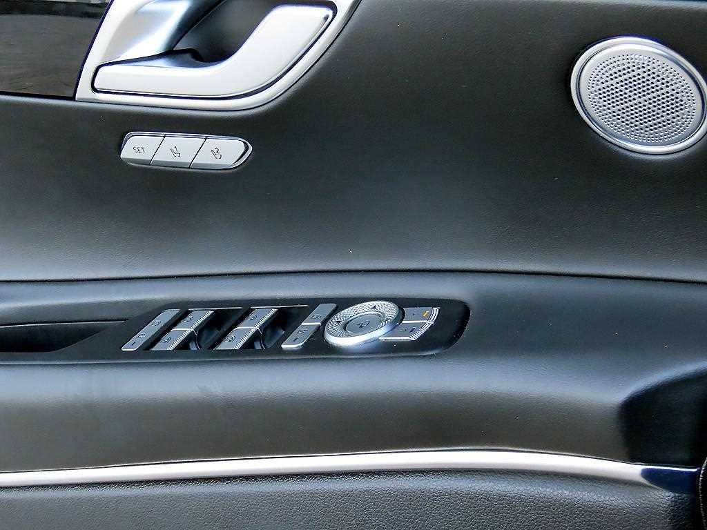 Genesis GV80 — photo 11