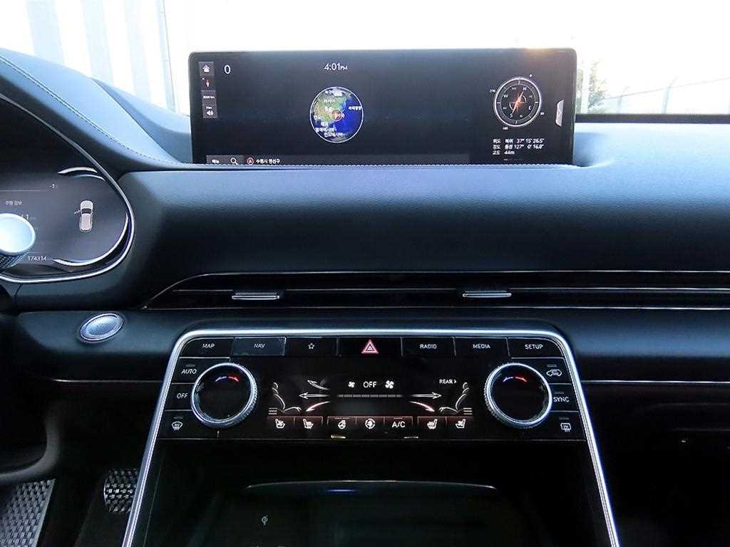 Genesis GV80 — photo 13