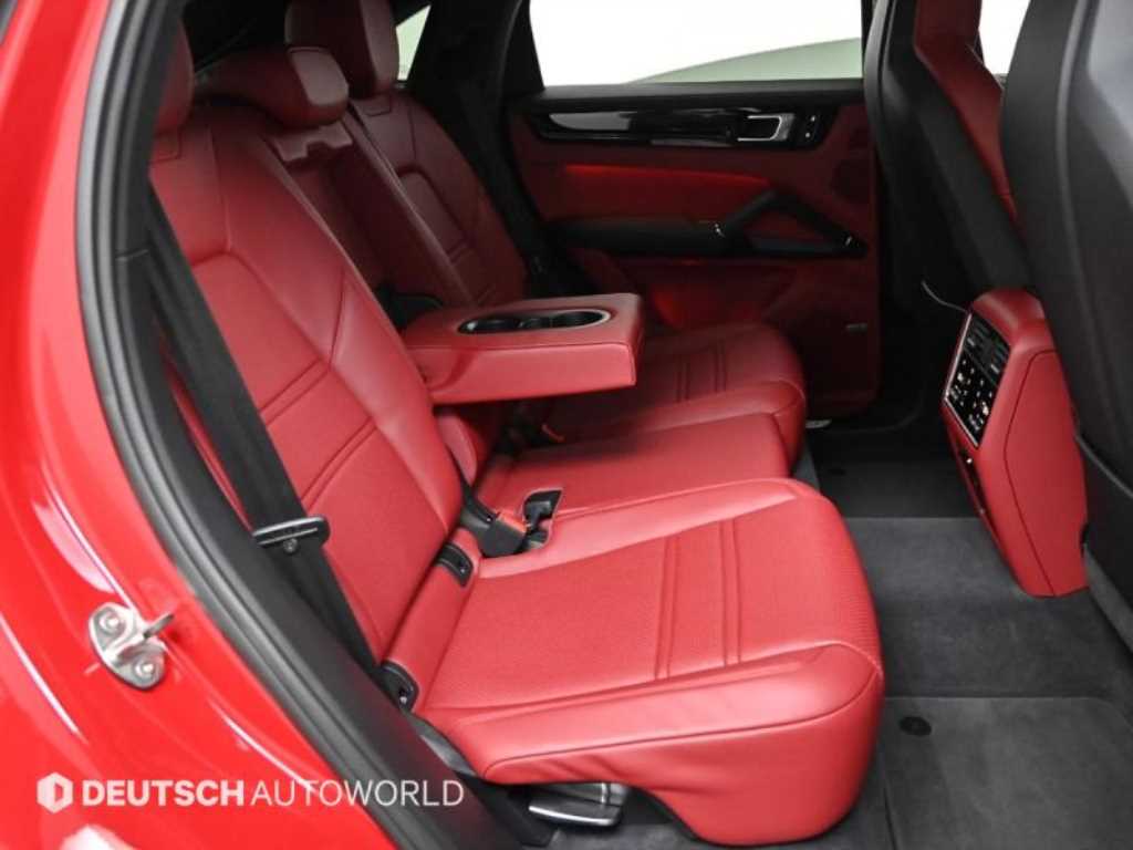 Porsche Cayenne — photo 12