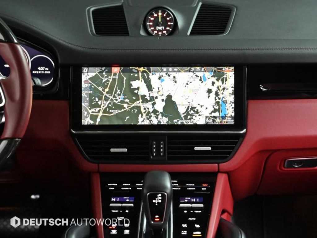 Porsche Cayenne — photo 14