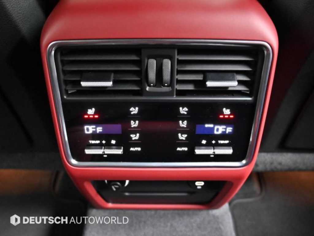 Porsche Cayenne — photo 16