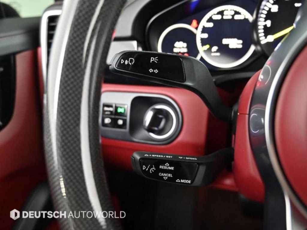 Porsche Cayenne — photo 17