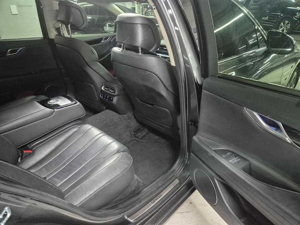Genesis G80 — photo 13