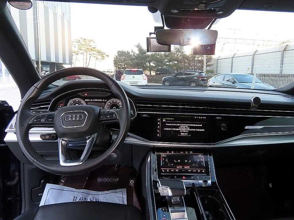 Audi Q8 — photo 07
