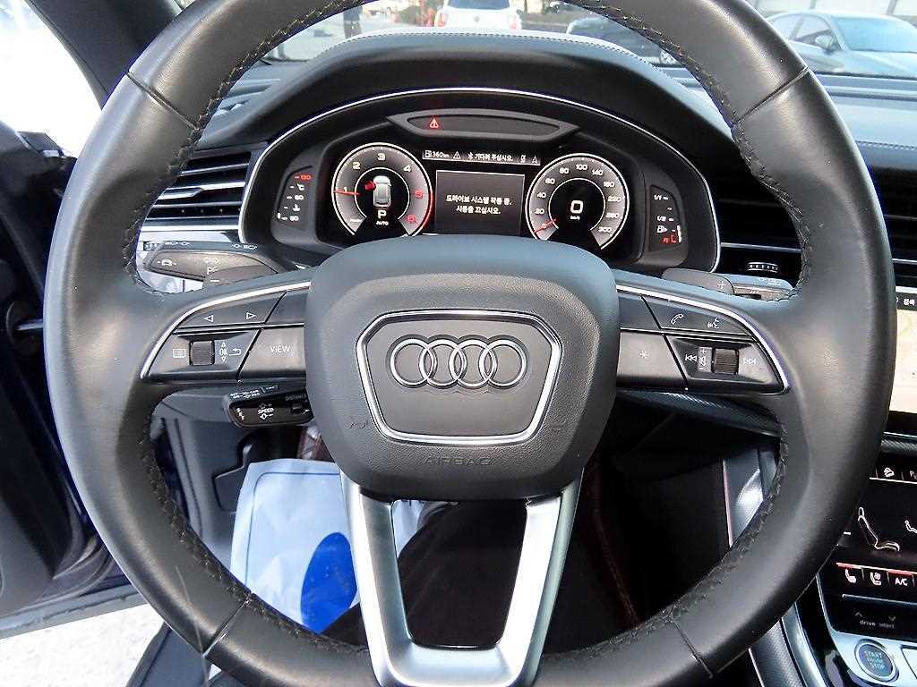 Audi Q8 — photo 08