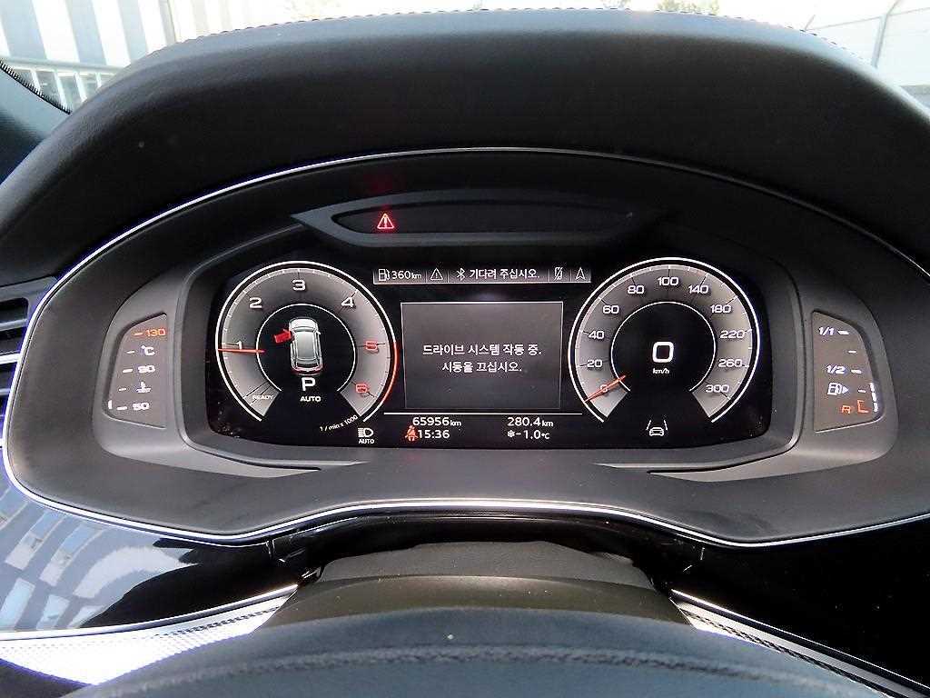 Audi Q8 — photo 09