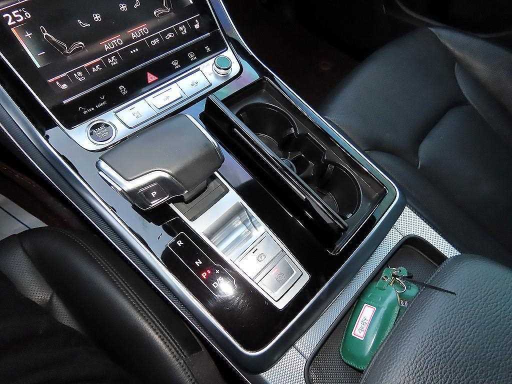 Audi Q8 — photo 11