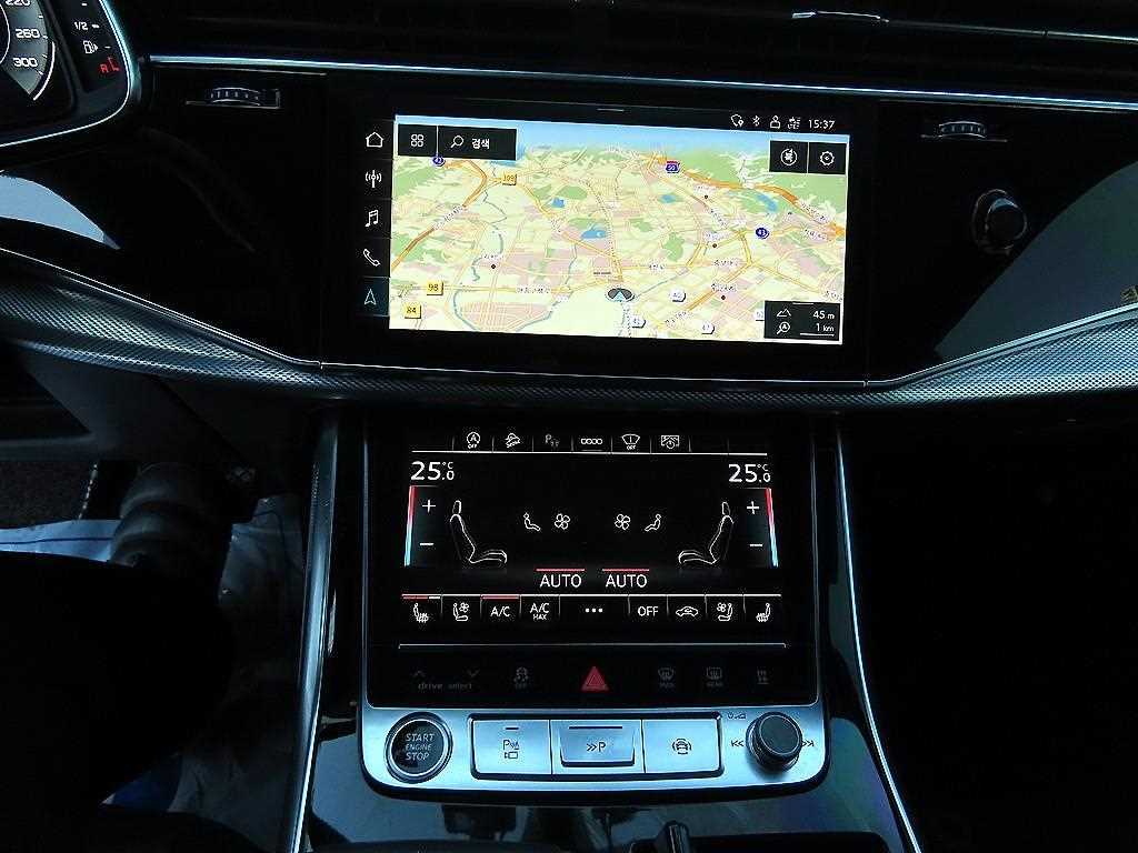 Audi Q8 — photo 12