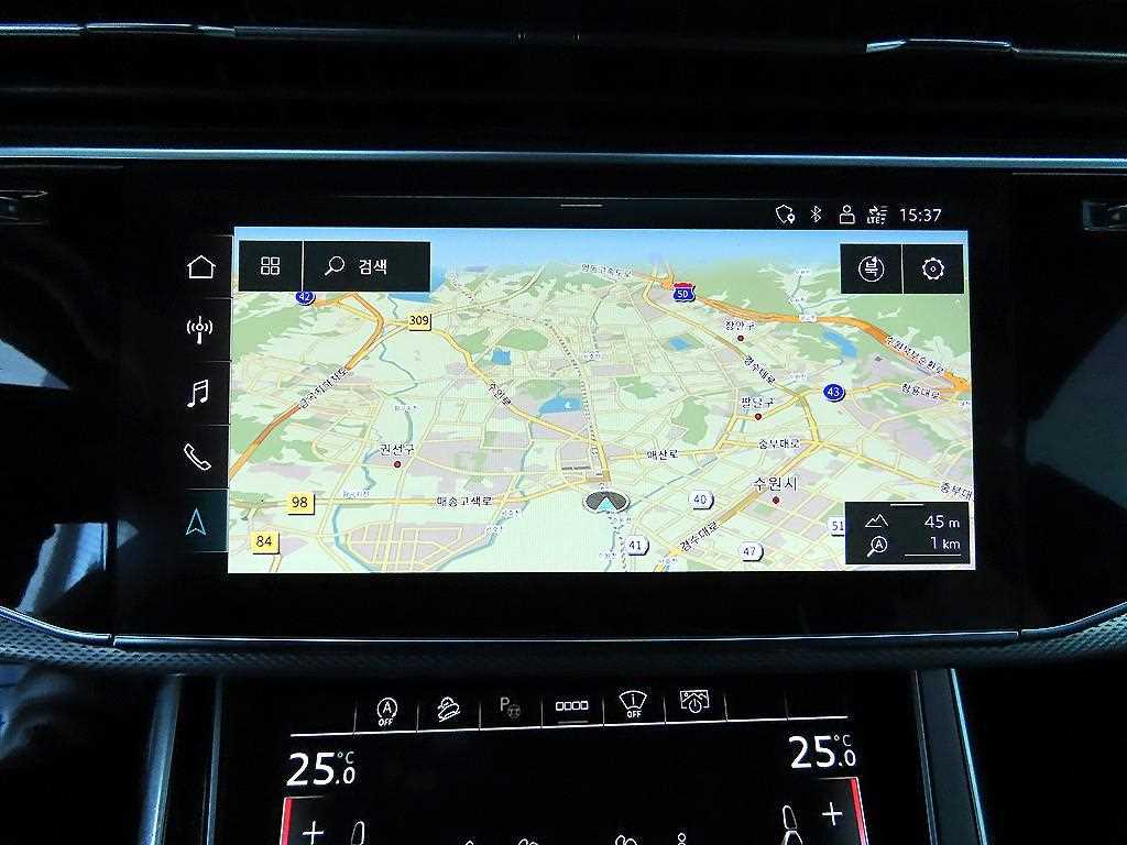 Audi Q8 — photo 13